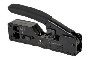 לוחץ RJ45 עם סכין חיתוך, דגם 13432: כלי כף יד שחור בזווית, פתחי 6P ו-8P בחזית וידית פתוחה