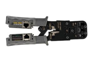לוחץ RJ45 עם בודק רשת מובנה, דגם 13447: הצד הקדמי בידיות פתוחות, יחידת בודק עם שקע RJ45 בכל ידית