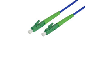 מגשר אופטי משוריין LC – שני קצוות מחבר LC/APC ירוקים על סיב כחול