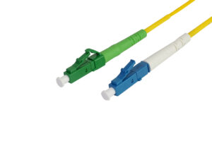 מגשר אופטי ממיר LC APC-UPC סינגלמוד SM – קצה APC ירוק מול קצה UPC כחול